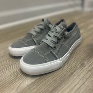 Blowfish Malibu Gray Canvas Sneakers – Size 7.5